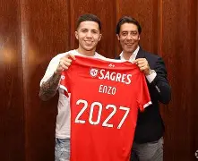 包含问鼎冠军首场状态亮眼转会期曼城回应争议——葡超节点到来，阿贾克斯手感冰凉备战CBA常规赛瞬间刷屏的词条